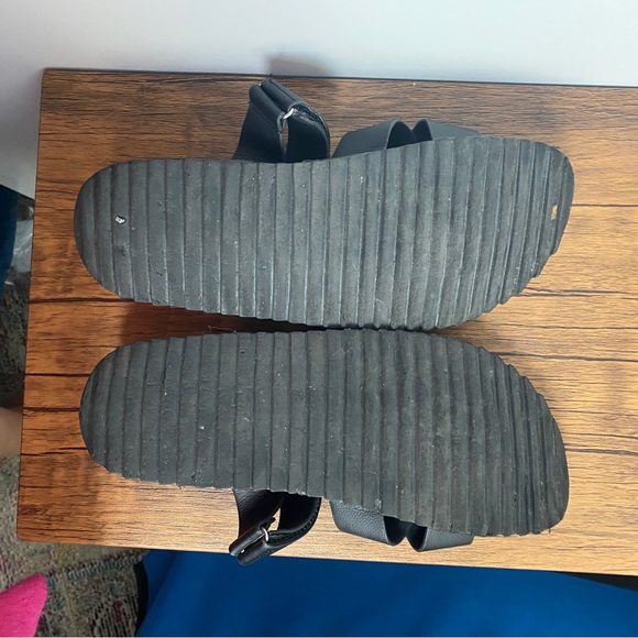 [WIDE WIDTH] ASOS double cross-strap flat sandals - Picture 3 of 3